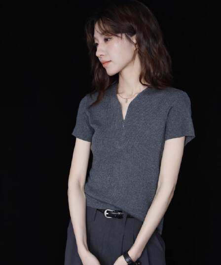 레트로 출퇴근 바람 반팔 티셔츠 여성 여름 몸매 가꾸기 V넥 디자인 센스 회색 풀오버 여름 니트 미니멀리즘 맨위 서비스