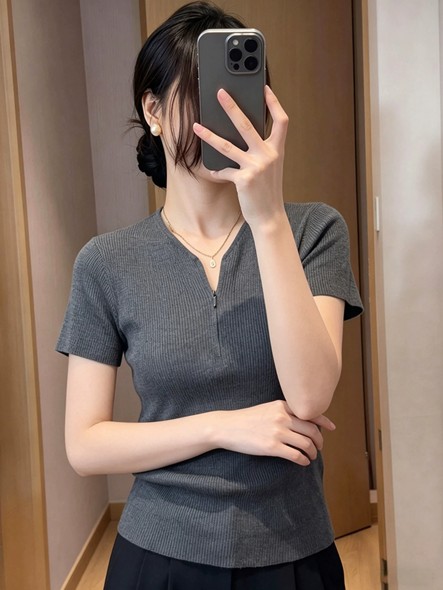 레트로 출퇴근 바람 반팔 티셔츠 여성 여름 몸매 가꾸기 V넥 디자인 센스 회색 풀오버 여름 니트 미니멀리즘 맨위 서비스