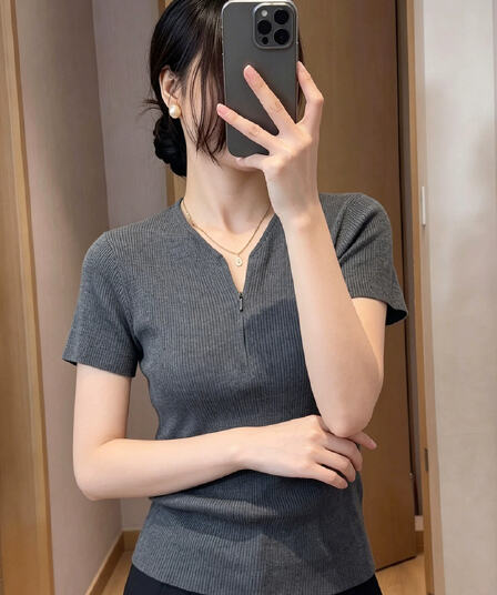 레트로 출퇴근 바람 반팔 티셔츠 여성 여름 몸매 가꾸기 V넥 디자인 센스 회색 풀오버 여름 니트 미니멀리즘 맨위 서비스