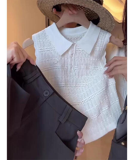 프랑스식 부드러운 편안함 화이트 POLO 칼라 니트 맨위 여성 2026 여름 폴로 칼라 단추 통기성 민소매 작은 셔츠