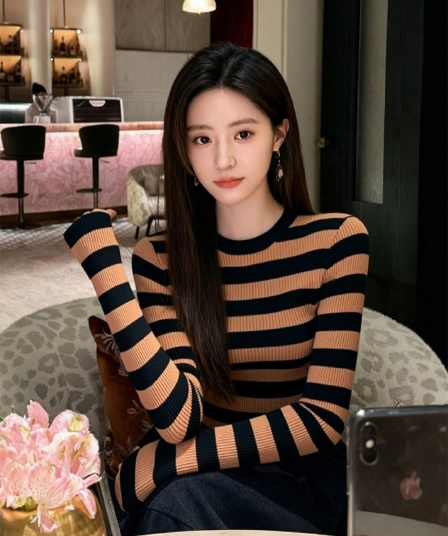 고유 한 몸매 가꾸기 인사이드 가져 가라. 기본 셔츠 다용도 출퇴근 스트라이프 슬림해 보이는 맨위 고급 센스 니트 스웨터 2026 가을 여성