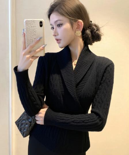 고유 한 Chic 검정색 비스듬한 칼라 니트 스웨터 여성 2026 가을 겨울 부드러운 찹쌀 느긋한 바람 자이언트 잘 생긴 꼬집기 허리 예쁜 스웨터