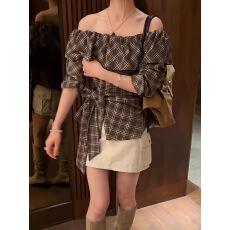 批发<b class='q'>设计</b>感小众一字肩荷叶边格子衬衫女2025秋季新款韩版绑带收腰上衣
