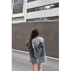 批发2025春<b class='q'>夏</b>新款梵文十字架烫钻洗水牛仔外套女宽松中长款夹克上衣潮