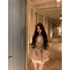 批发韩系卡其色<b class='q'>蕾丝</b>拼接风衣女秋季气质韩系休闲<b class='q'>西装</b>领中长款大衣外套