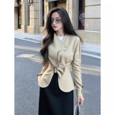 批发掐秋季女装腰感米独特收腰上衣气质2025<b class='q'>名媛</b>小白色漂亮众外套设计