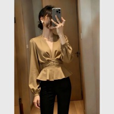 批发法式小资上衣女秋2025新款高端气质减龄独特超好看掐腰卡其色衬衫