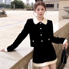 批发富家千金感黑色丝<b class='q'>绒套装</b>女2025秋季新款娃娃领短外套+拼接半身裙