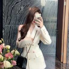 批发今年爆款裙子冷淡系独特别致高级感法式气质小香风<b class='q'>白色</b>西装连衣裙