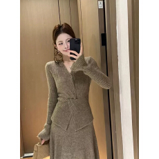 批发韩系一整套深冬穿搭独特漂亮针织衫半身裙两件套装女2025秋冬新款