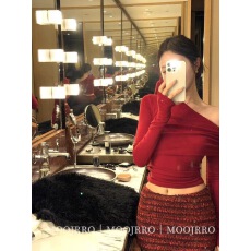 批发红色圣诞斜肩长袖t恤女秋冬纯欲辣妹修身<b class='q'>设计</b>感露肩内搭打底上衣