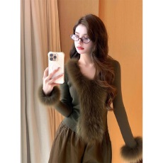 批发气质御姐轻奢千金绿色毛毛领拼接上衣女秋冬季新款<b class='q'>设计</b>修身打底衫