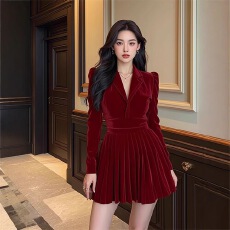 批发法式小众<b class='q'>轻熟</b>风V领上衣女2025春季新年辣妹纯欲风时尚套头打底衫