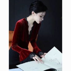 批发酒红色喇叭袖丝绒<b class='q'>上衣</b>女2025冬季气质高级感时髦洋气显瘦内搭衬衣