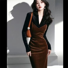 法式设计V领长袖连衣裙秋季新款微胖mm漂亮独特修身显瘦撞色长裙