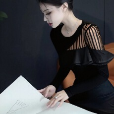 批发时尚黑色<b class='q'>个性</b>拼接打底衫女内搭小衫性感蕾丝修身遮肚长袖上衣女