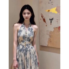 批发新中式蓝色晕染挂脖<b class='q'>连衣裙</b>女夏季轻熟小众不撞款法式掐腰长裙