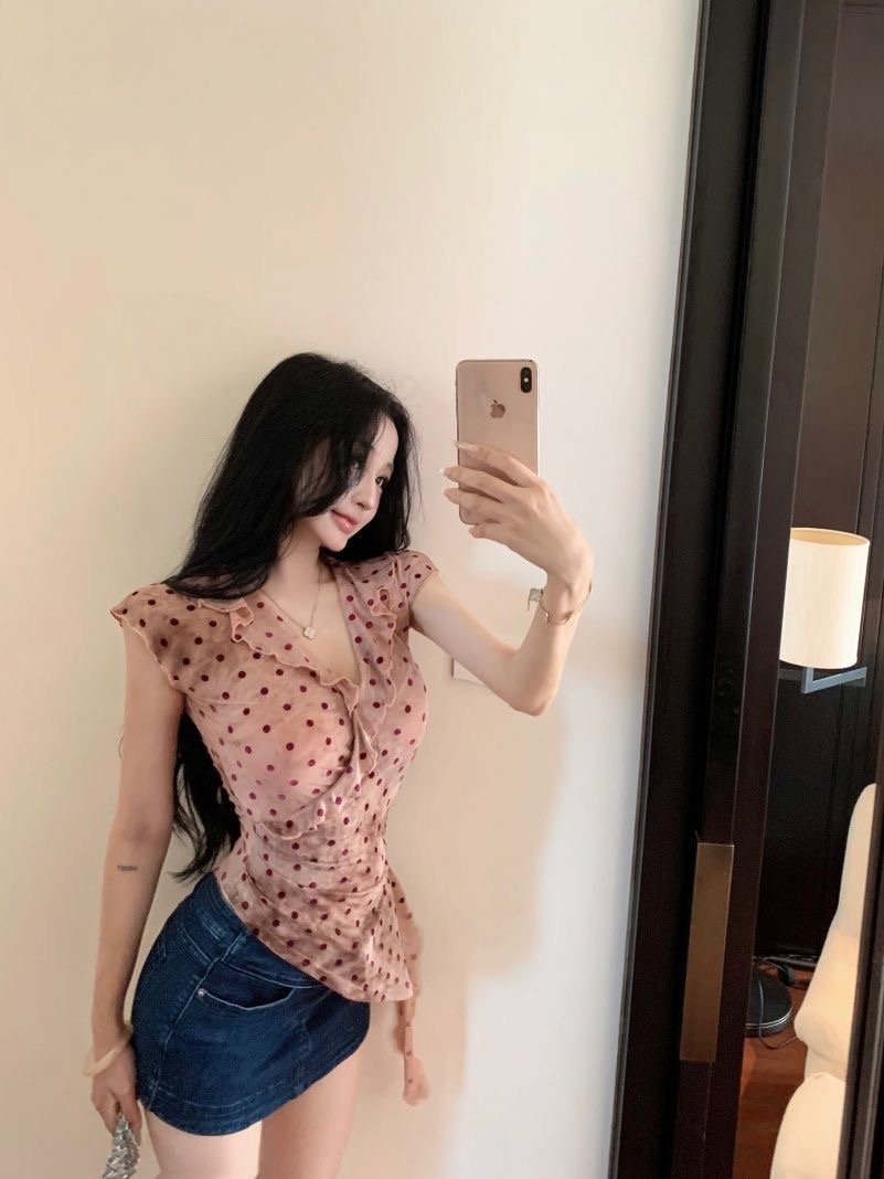 디자인 센스 작은 대중 프릴 핑크색 도트 무늬 V넥 반팔 티셔츠 여름 몸매 가꾸기 허리 수축 순수한 욕망 핫걸 슬림해 보이는 맨위