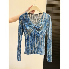 批发2026新款<b class='q'>T</b><b class='q'>恤</b>法式高级感V领褶皱扎染薄款设计修身显瘦<b class='q'>长袖</b>上衣女