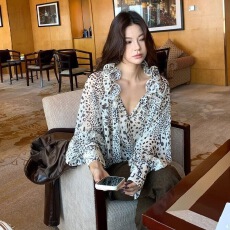 批发法式复古手工褶皱立体荷叶边豹纹飘带衬衫女新款<b class='q'>长袖</b>衬衣轻薄宽松