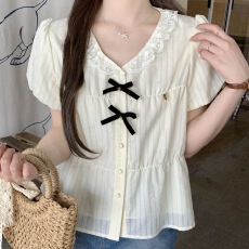批发<b class='q'>大码</b>短袖衬衫女夏季宽松遮肚蕾丝边V领上衣微胖MM设计感条纹衬衣