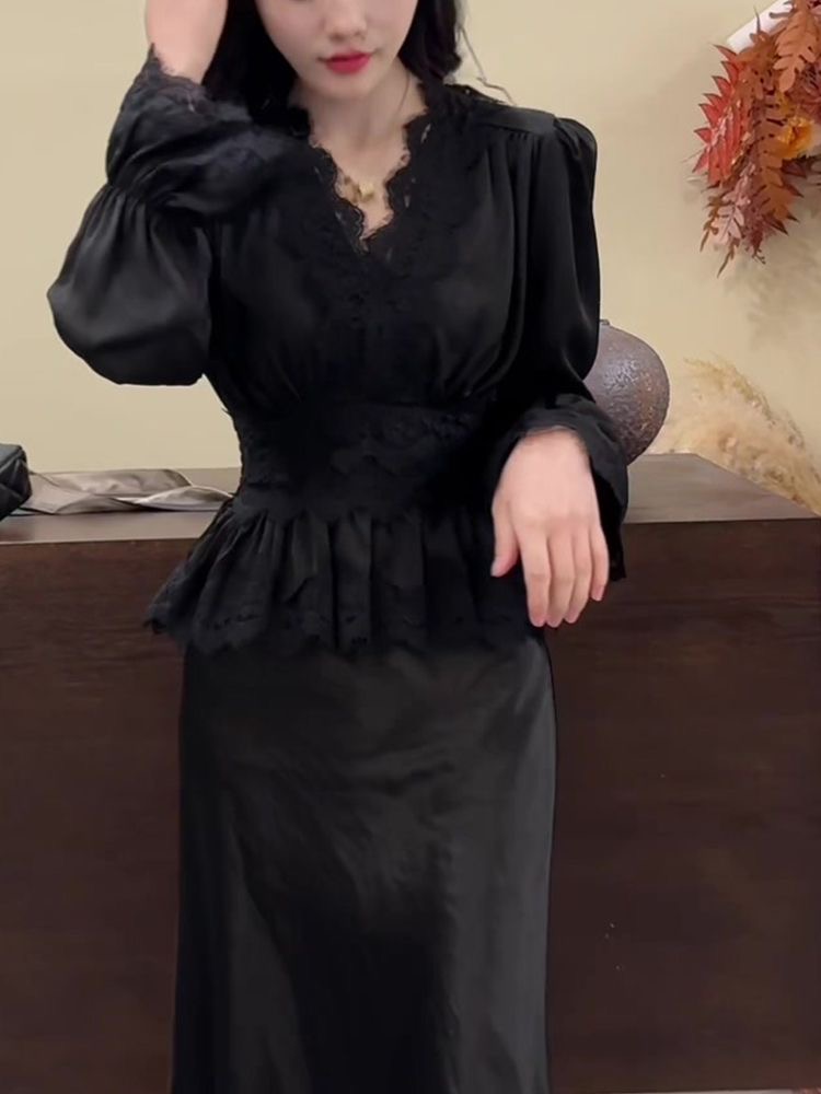 검정색 레이스 조각 새틴 허리 수축 긴팔 여성 셔츠 2026 가을 새로운 디자인 센스 작은 대중 Chic 맨위