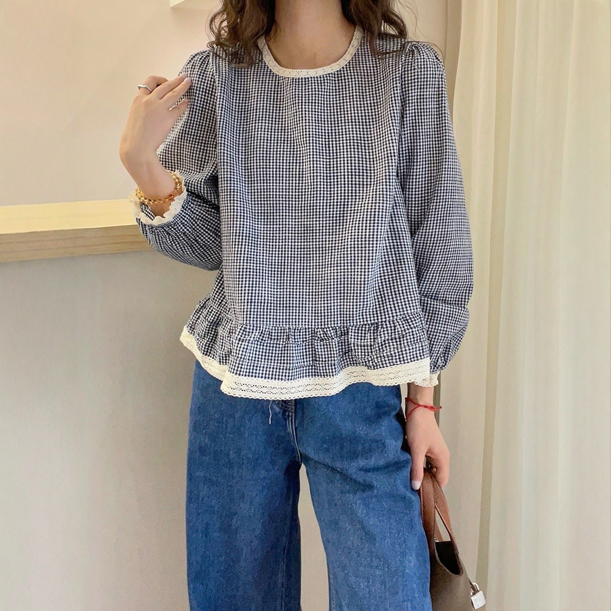 프릴 체크무늬 한 마디 인형 셔츠 여성 유럽 역 2026 이른 봄 새로운 유럽 상품 여성 의류 디자인 센스 셔츠 트렌디