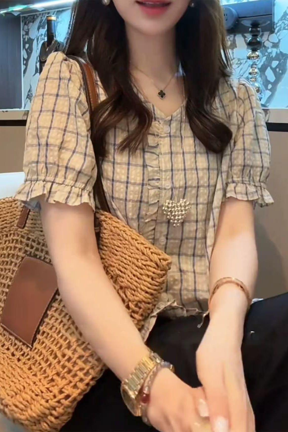 한 부서 연령 감소 프릴 체크무늬 반팔 여성 셔츠 2026 새로운 여름 V넥 다용도 루즈핏 슬림해 보이는 맨위