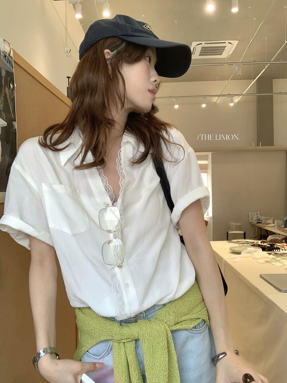 한 부서 작은 대중 레이스 디자인 루즈핏 단색 반팔 셔츠 2026 새로운 여름 드레스 패션 다용도 캐주얼 셔츠