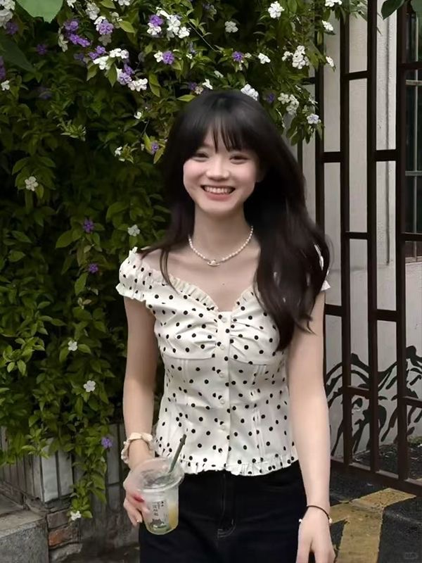 프랑스식 도트 무늬 반팔 여성 셔츠 여름 착용 가져 가라. V넥 셔츠 작은 셔츠 허리 수축 슬림해 보이는 학원 스타일 품격 맨위