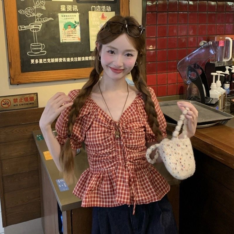 2025 새로운 프랑스식 패션 거품 소매 여성 셔츠 여름 V넥 체크무늬 셔츠 표지 고기 슬림해 보이는 반팔 맨위