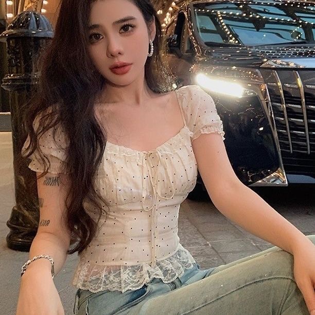 핫걸 폭발 프랑스식 도트 무늬 레이스 레이스 쉬폰 톱 여름 새로운 광장 칼라 거품 소매 반팔