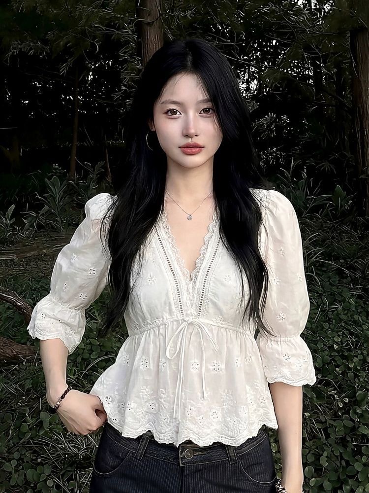 한 부서 화이트 자수 레이스 스트랩 V넥 나팔 소매 여성 셔츠 여름 외국 가스 Chic 허리 수축 슬림해 보이는 맨위
