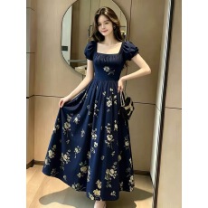 批发法式<b class='q'>复古</b>甜美方领泡泡袖碎花连衣裙女夏印花显瘦收腰夏日穿搭<b class='q'>长裙</b>