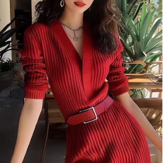 批发针织长袖连衣裙女<b class='q'>春</b>秋新款法式时尚简约高级气质轻奢毛衣御姐长裙