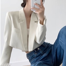 批发杏白色无扣短外套女春秋新款高级设计感小众气质名媛高腰休闲<b class='q'>西装</b>