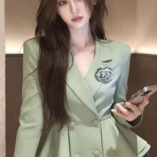 批发轻奢风时尚设计感收腰西装外套女秋绿色高级感名媛高端法式小西服