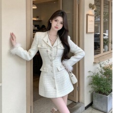 批发白色小香风收腰外套连衣裙女秋冬高级感粗花呢袖口毛绒西装领显瘦