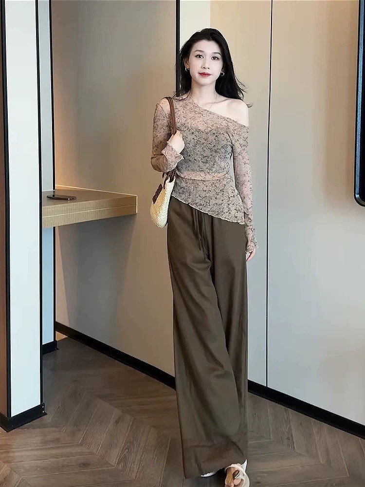 이른 가을 새로운 패션 여성 외국 가스 불규칙 디자인 센스 비스듬한 어깨 니트 스웨터 맨위