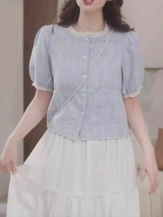 경관 그림 파란색 레이스 칼라 작은 셔츠 맨위 디자인 센스 2025 여름 프랑스식 품격 여성 반팔 셔츠