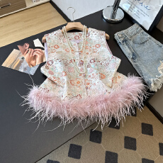 批发实拍新中式汉服气质缎面提花织锦可拆卸鸵鸟毛圆领盘扣马甲上衣