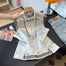 批发实拍新中式改良小圆领盘扣复古缎面重工刺绣提花织锦马甲开衫外套