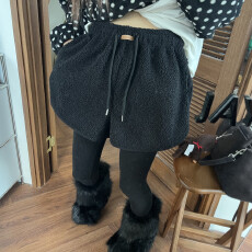 批发百搭<b class='q'>女式</b>冬季羊羔绒短裤