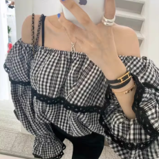 批发已出货     荷叶边<b class='q'>雪纺衫</b>复古小清新格子一字领衬衫