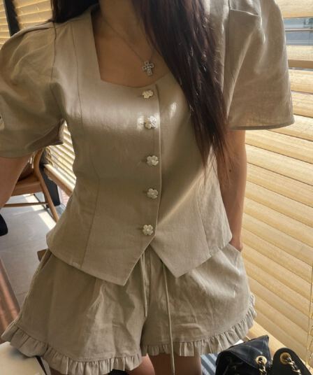 있음 선적 주름 거품 소매 꽃 버클 슬림해 보이는 반팔 맨위 허리밴드 펌프 로프 넓은 다리가 짧다. 바지 세트