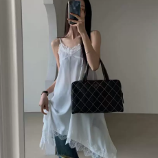 批发新款    减龄百搭<b class='q'>蕾丝</b>边吊带连衣裙