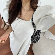 批发已出货   方领泡泡袖后开叉小众<b class='q'>修身</b>显瘦纯色连衣裙长裙
