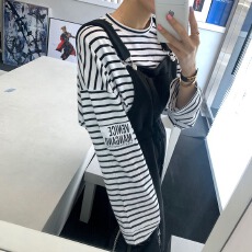 批发已出货  字母贴标圆领横条纹宽松开叉<b class='q'>T</b><b class='q'>恤</b>