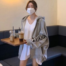 批发已出货  百搭休闲后背印花连帽长袖拉链卫衣