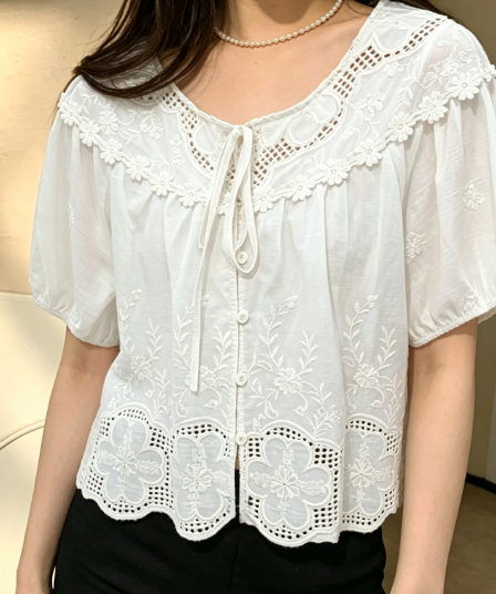 선물 화물 디자인 센스 자수 홀로우 아웃 셔츠 여성 부드러운 Chic 연령 감소 레이스업 작은 셔츠